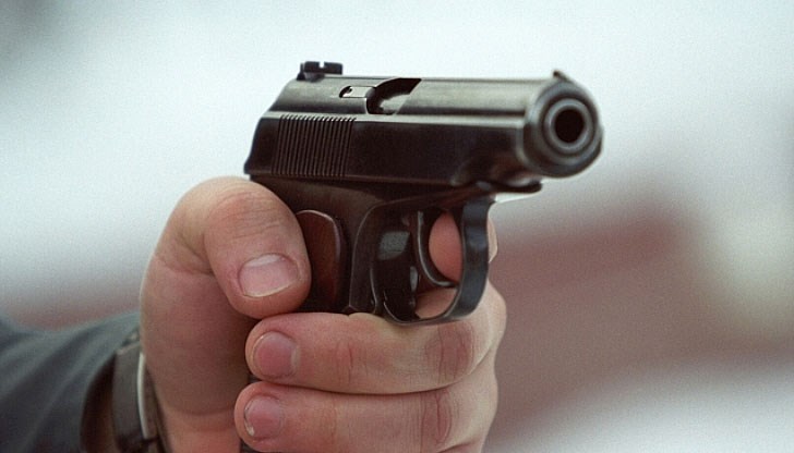 25-годишният мъж е прострелян с пистолет "Макаров", издирват извършителя