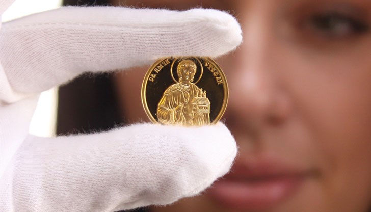 Цената на монетата е 890 (осемстотин и деветдесет) лева