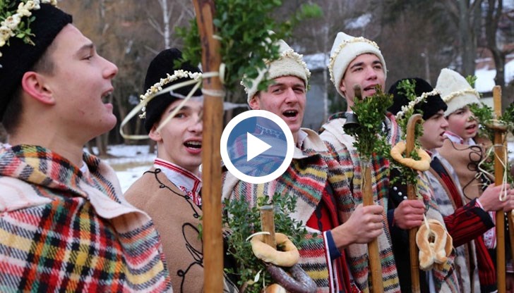 С песен на уста, усмивки до ушите и богат запас от наричания за здраве, берекет и имане коледарите огласят селото