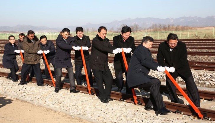 В севернокорейския граничен град Кесон официално беше положено началото на проекта