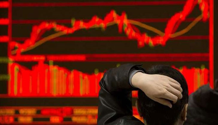 Индексът „Дау Джоунс“ се срина с повече от 400 пункта в понеделник сутринта Индексът „Дау Джоунс“ се срина с повече от 400 пункта в понеделник сутринта