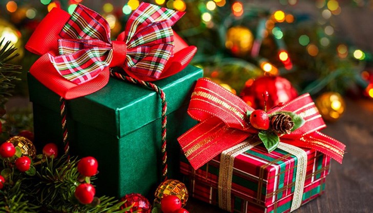 Малчуганите получиха куп подаръци и лакомства