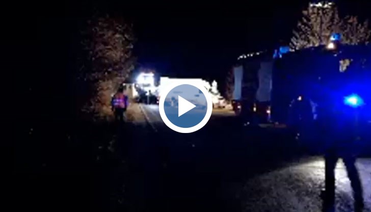 При челен удар между микробус и ТИР на място е загинал водачът на буса