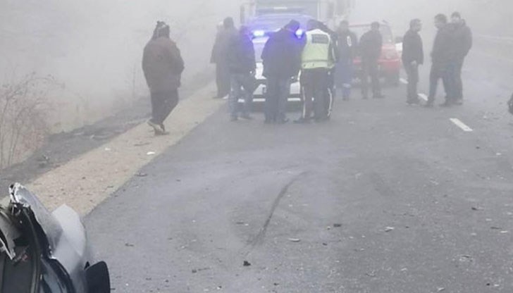 При удар между два автомобила са загинали мъж и жена При удар между два автомобила са загинали мъж и жена