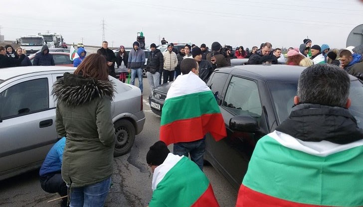 Катаджии пишат актове, фишове и протоколи срещу произвола на протестиращите