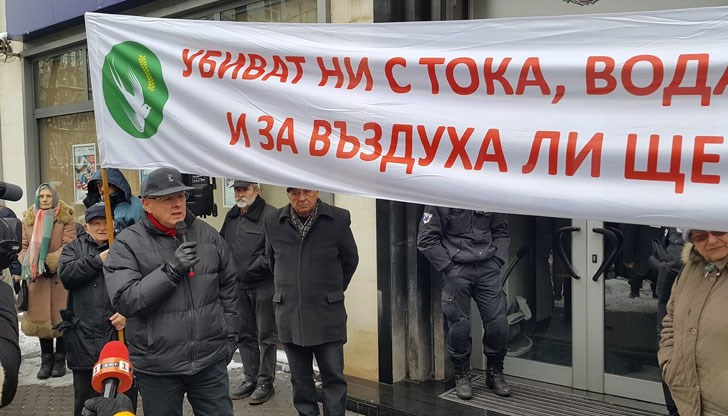 Малка група протестиращи иска да попречи на регулатора да приеме на цените на ВиК услугите за 2019 г. Малка група протестиращи иска да попречи на регулатора да приеме на цените на ВиК услугите за 2019 г.