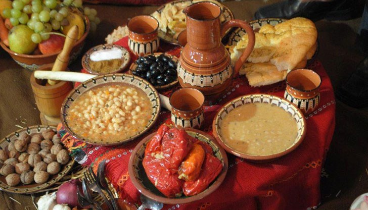 Според народните поверия на Бъдни вечер излизат демони и таласъми и бродят до 6-ти януари