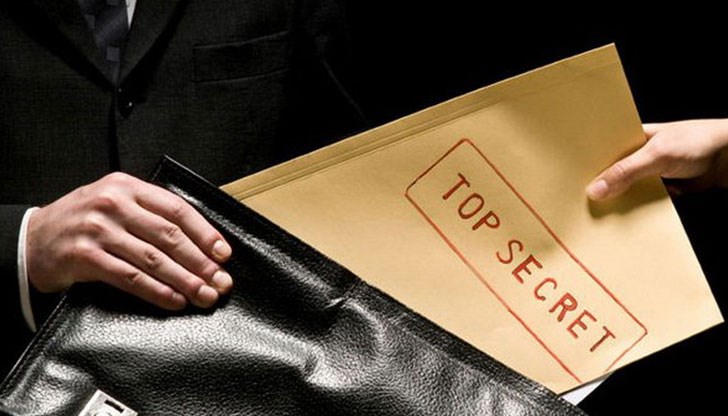 Британска медия разпространи снимка на журналист от държавния канал на Русия, който снимал репортаж в близост до военна база