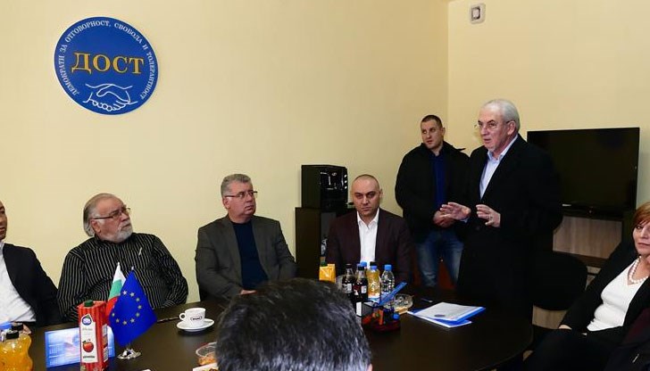 30 ръководни кадри напускат партията заради "авторитарния" Лютви Местан 30 ръководни кадри напускат партията заради "авторитарния" Лютви Местан