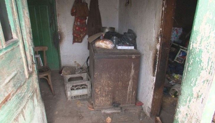 Живеещи при нечовешки условия самотни старци си отидоха от студ и липса на грижа