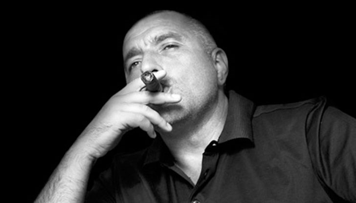 Катастрофата е тотална! И върху кървавите останки и тенекии гербавите нахилено са посипали гербери и ни уверяват, че всичко върви по план Катастрофата е тотална! И върху кървавите останки и тенекии гербавите нахилено са посипали гербери и ни уверяват, че всичко върви по план