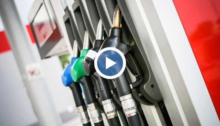 Цената на един литър от най-масовия бензин А-95 падна до 2,05 лева за литър