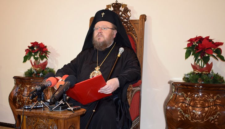 Благодатта и мирът на идващия днес в нашия свят Богомладенец, и общението в Светия Дух бъдат с всички нас. Амин!