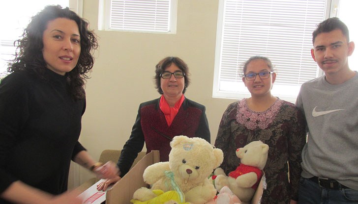 Служители на Каритас Русе бяха поканени в град Сливо поле, за да получат няколко кашона пълни с изненади за децата от Център за обществена подкрепа „Том Сойер” Служители на Каритас Русе бяха поканени в град Сливо поле, за да получат няколко кашона пълни с изненади за децата от Център за обществена подкрепа „Том Сойер”