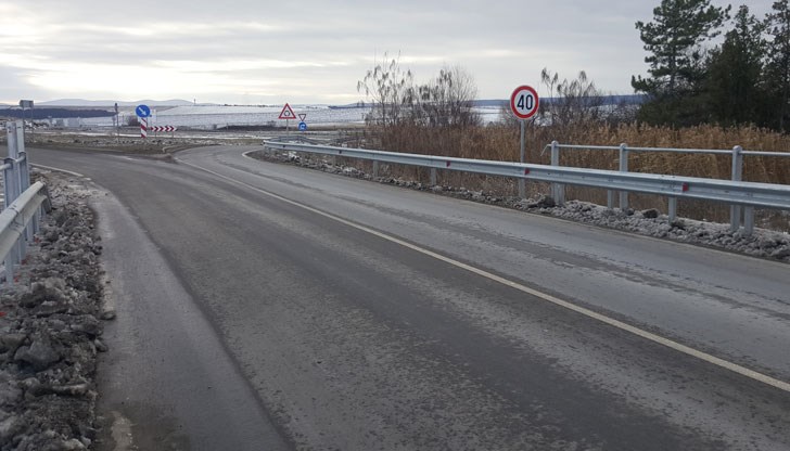 Второкласният път е основна транспортна връзка за областите Търговище, Разград и Силистра