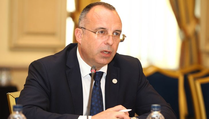 Новата година може да донесе още един финансов удар за гражданите и фирмите Новата година може да донесе още един финансов удар за гражданите и фирмите