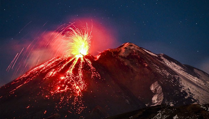 Затвориха летището на град Катания