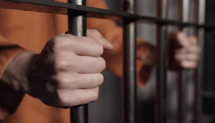 4 години на едно място с бандити са прекалено много и няма да се отразят добре на психиката ми, оплаква се рецидивистът