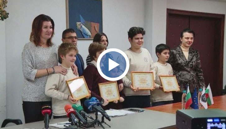 Ученици намериха парите пред павилион в Пловдив