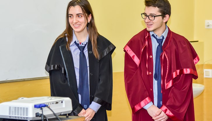 Дванадесетокласници от Математическата гимназия дискутираха предизвикателствата, пред които се изправя всеки, избрал съдийската професия