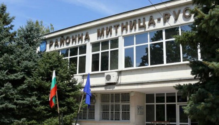 Двойно повече митничари, съкращават чиновници Двойно повече митничари, съкращават чиновници