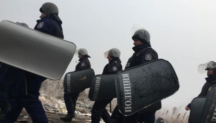 Хан Аспарухово е буквално под обсада Хан Аспарухово е буквално под обсада