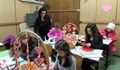 Канят децата в арт работилничка за празника на влюбените
