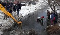 С багер търсят кръста в река Мътница