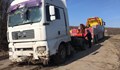 Изтеглиха преобърнатия камион край село Киченица
