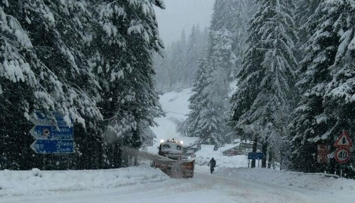 Отпада ограничението всички автомобили да се движат задължително с вериги през прохода „Пампорово“ Отпада ограничението всички автомобили да се движат задължително с вериги през прохода „Пампорово“