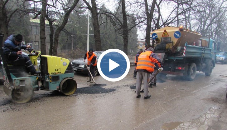 След зимата предстои и окончателният ремонт на изстрадалата улица