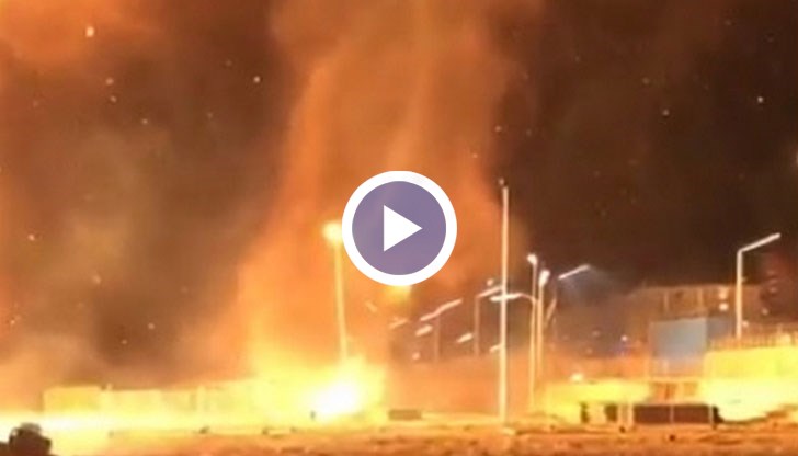 Заради традиционните новогодишни фойерверки курортът Схевенинген се оказа в плен на огнена атака