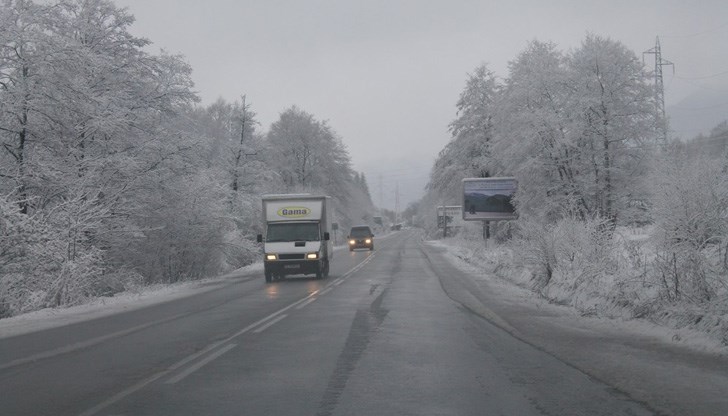 Към 5:30 часа тази сутрин проходът беше забранен за камиони над 12 т Към 5:30 часа тази сутрин проходът беше забранен за камиони над 12 т