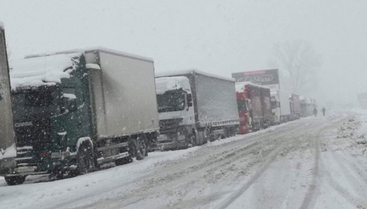 Трафикът на Дунав мост е интензивен