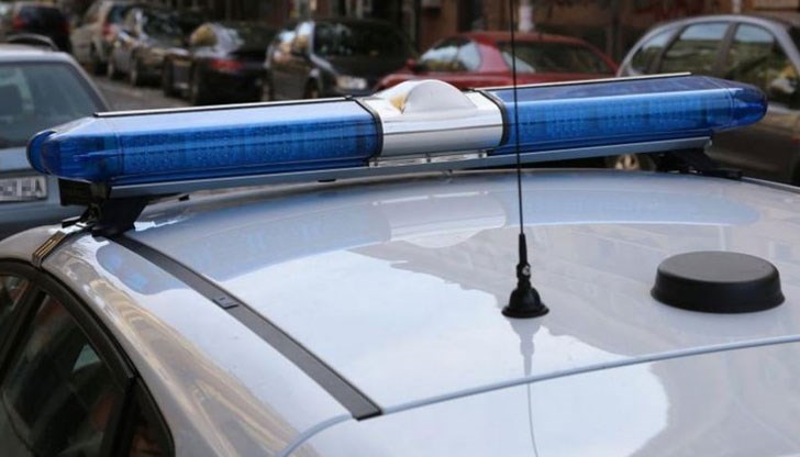 Полицейски патрулен заварил трима мъже, натоварени с имущество и метални предмети Полицейски патрулен заварил трима мъже, натоварени с имущество и метални предмети