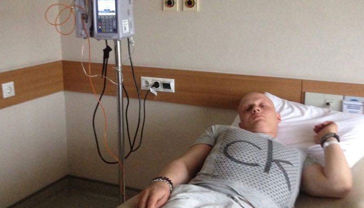 Лекари откриха разсейки в белия му дроб и се налага незабавно лечение във Франция Лекари откриха разсейки в белия му дроб и се налага незабавно лечение във Франция