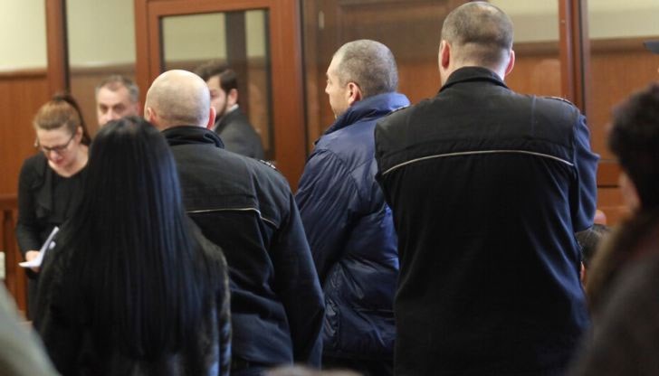 Защитниците поискаха съдът да приеме като доказателство експертиза, която показва, че на прокуратурата са предоставяни не малко документи от свидетеля на държавното обвинение Бисер Лазов с фалшифицирани подписи