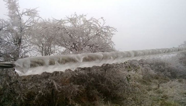 В определени райони е имало токови удари заради обледените проводници и силния вятър