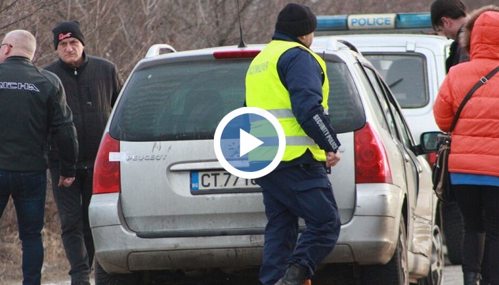 След гонка в продължение на 360 км полицаите решават да бъдат разпънати помощни средства и шиповете на пътя