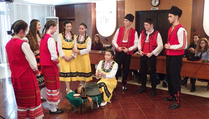 Идеята за възстановката е на трима възпитаници на русенската гимназия