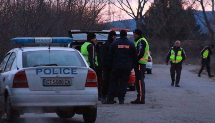 Двама са задържани, единият от тях е криминално проявен