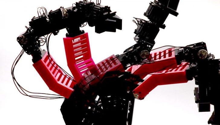 Начинът на действие на робота е сходен с този на новородено бебе