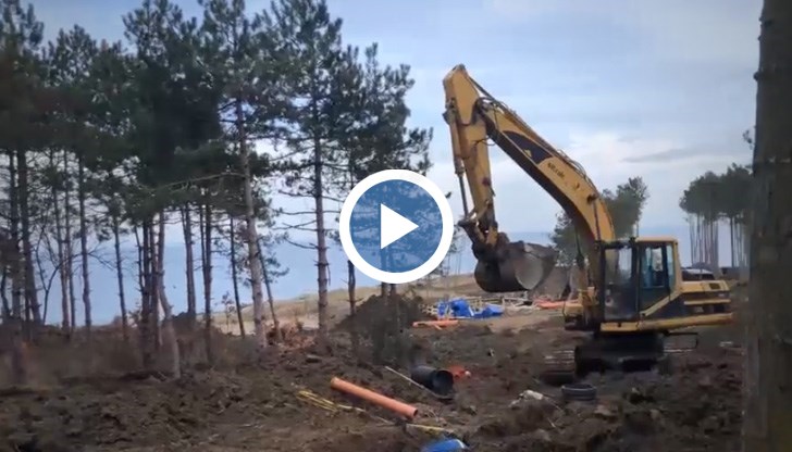 В момента се вихри огромно по мащаби разкопаване, изливат се бетонови основи на къщи