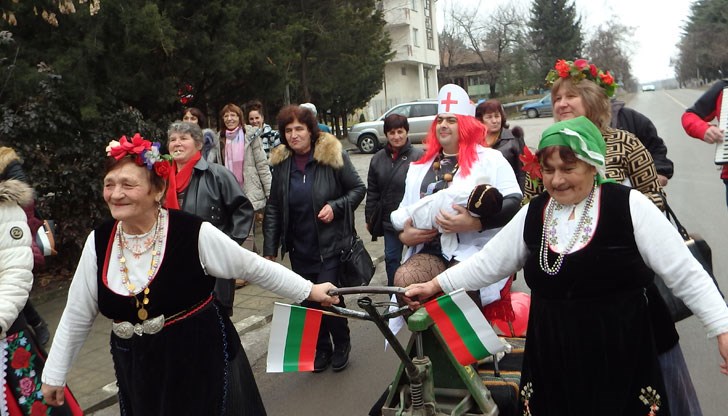 Баби гласуваха свой Кодекс и избираха коя е най-секси на празника си в община Ценово