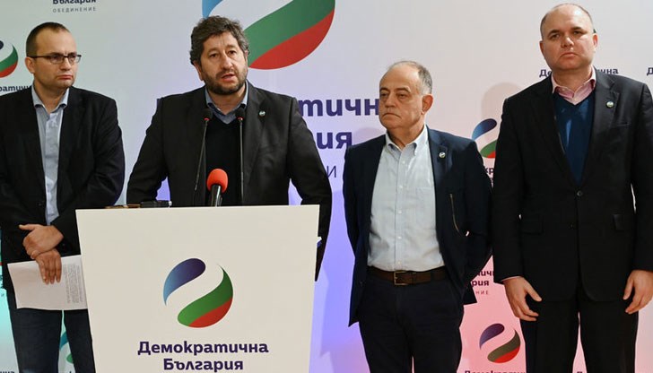 Срамното фиаско на въвеждането на електронни винетки е поредното доказателство за управленската невменяемост на ГЕРБ, заявиха от обединението