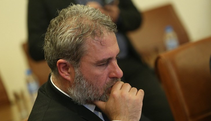 Само питам на мен къде ще ми учи детето, докато тече проверката на прокуратурата