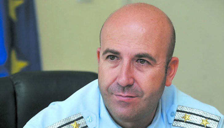 По-големият проблем, е, че тези хора започват да заплашват и застрашават нашия живот По-големият проблем, е, че тези хора започват да заплашват и застрашават нашия живот