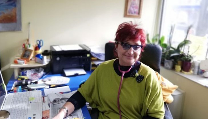 Още при първите симптоми се напарете в банята, а след това изпийте две чаши топъл чай Още при първите симптоми се напарете в банята, а след това изпийте две чаши топъл чай