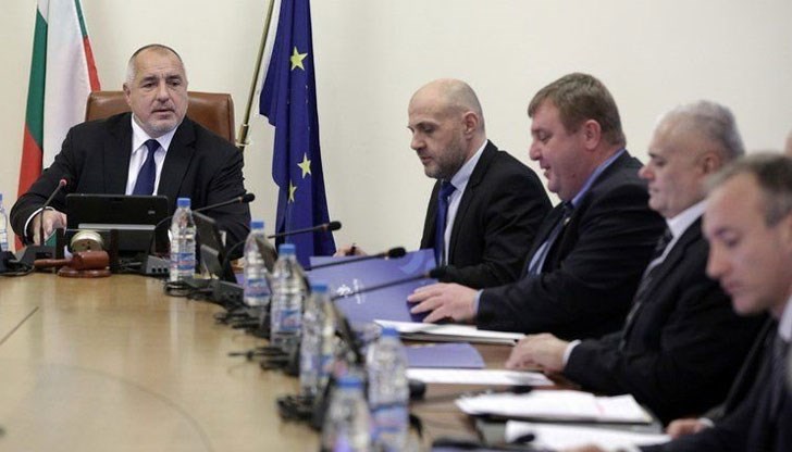 Само за три дни властта е направила 1/12 от всички годишни разходи Само за три дни властта е направила 1/12 от всички годишни разходи