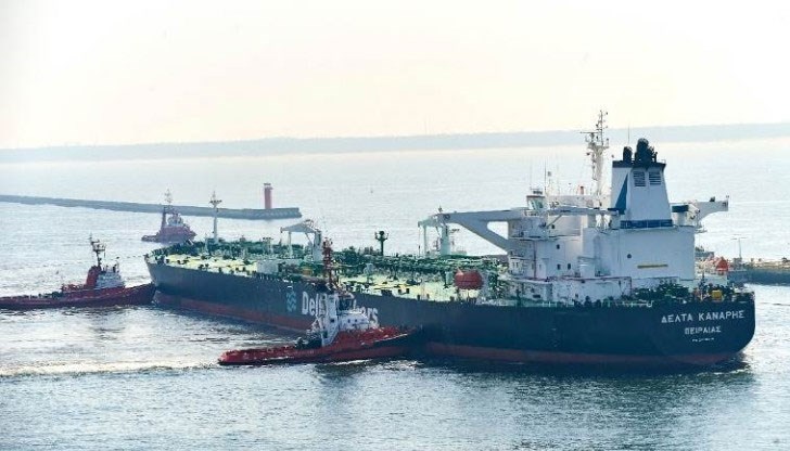 Проверява дали неин служител е участвал при операцията по предаването на либийски танкер на друг собственик в пристанището в Бургас на 21 декември м.г.